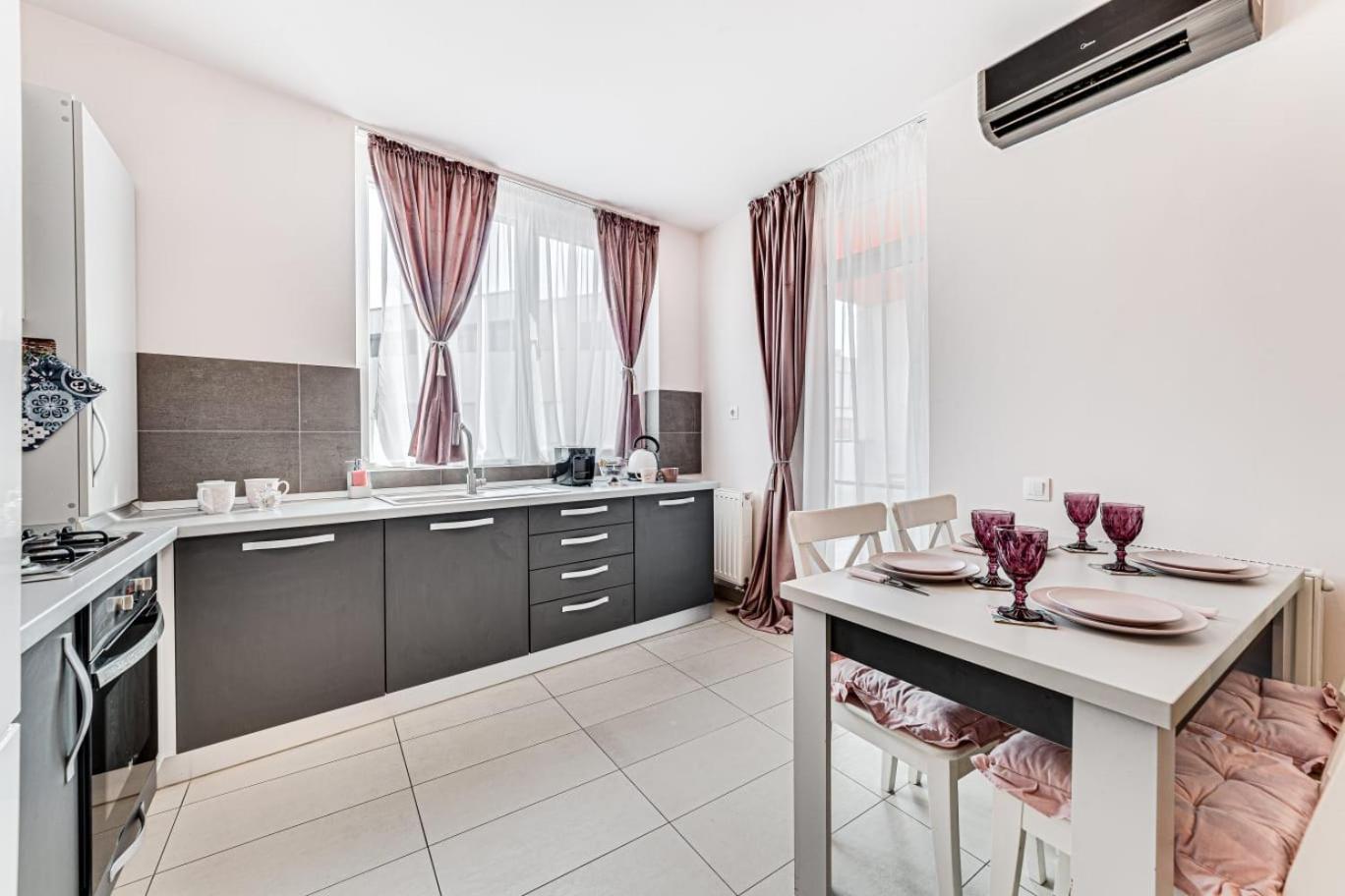 Ari Rose Apartment With Cozy Balcony Arad Buitenkant foto